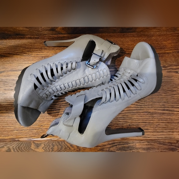 BCBG Womens Grey Leather Open Toe Buckle Stiletto Heel Ankle Strap Booti… - Picture 2 of 16